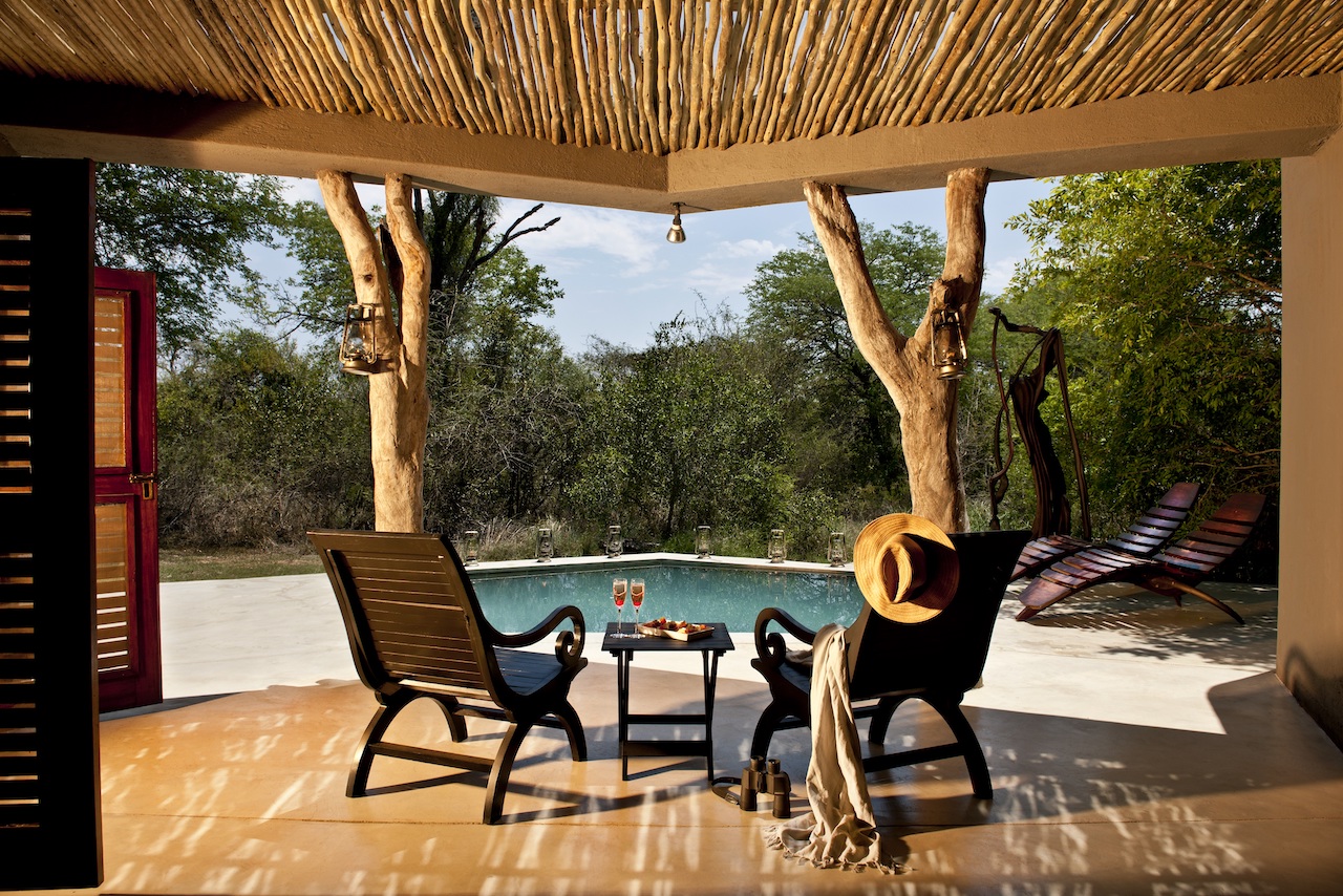 <p>The Mandleve Suite features a spacious bedroom with a king-size bed, a separate lounge area with a fireplace, a private plunge pool, and a large viewing deck overlooking the bushveld. The suite also includes an outdoor shower, a free-standing bath, air conditioning, and ceiling fans.</p>